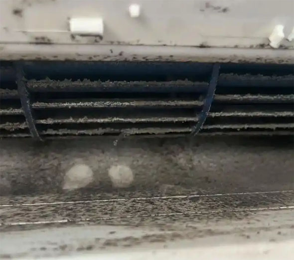 洛阳市空调吹的风有股烧焦味是怎么回事